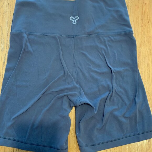 Aritzia Atmosphere TNAButter shorts - Picture 3 of 5